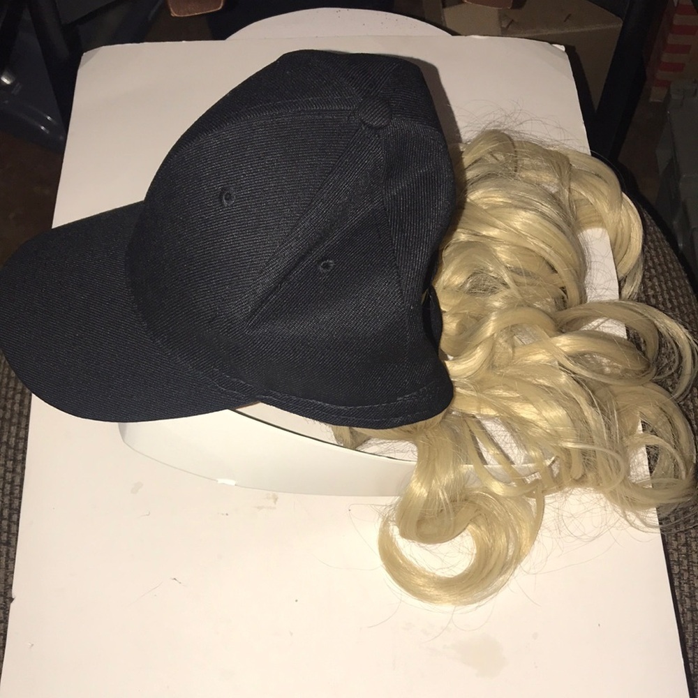 NIP Black Cap with Blonde Hair Extension